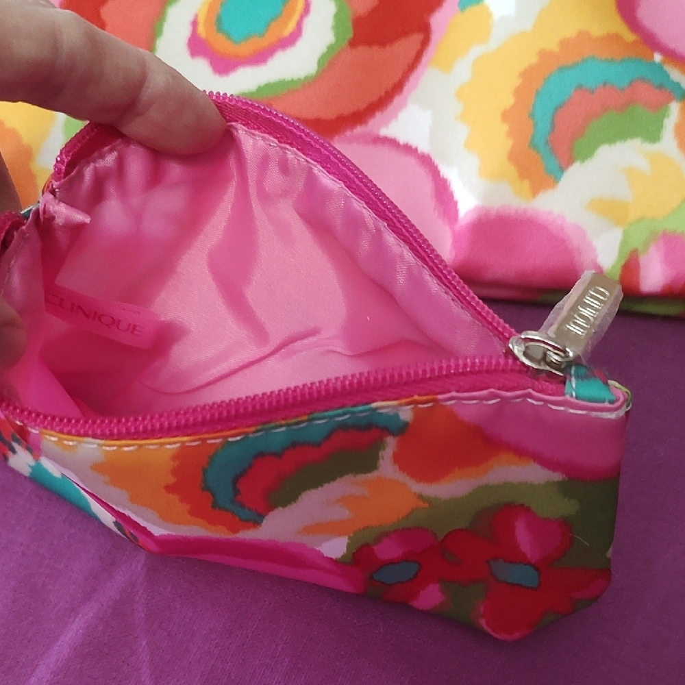 Clinique Pink and Green Floral Travel Bag - Picture 3 of 4